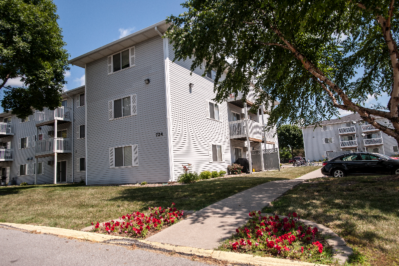 901 7th Ave SE in Altoona, IA - Building Photo