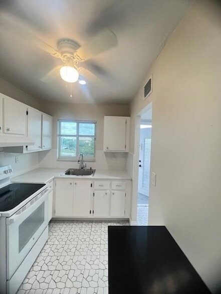 8515 Sunrise Lakes Blvd, Unit 303 in Sunrise, FL - Foto de edificio - Building Photo