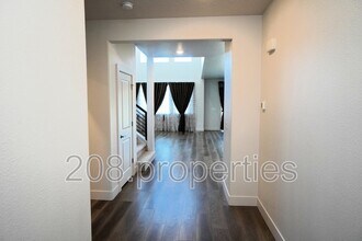 245 E Caldera St in Meridian, ID - Building Photo - Building Photo