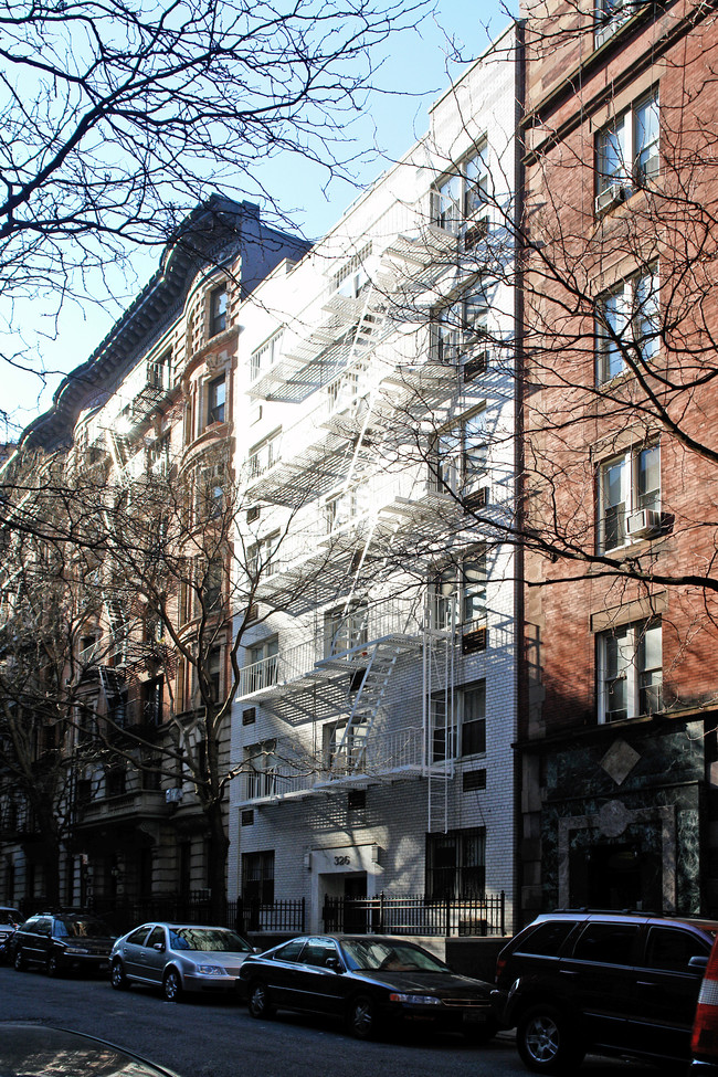 326 W 83rd St in New York, NY - Building Photo - Building Photo