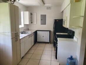 1810 N 62nd Ave in Hollywood, FL - Building Photo - Building Photo