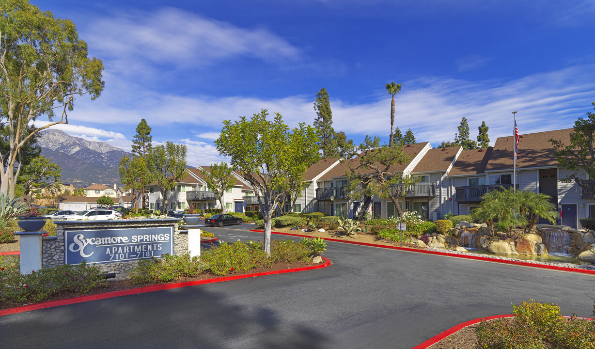 Sycamore Springs in Rancho Cucamonga, CA - Foto de edificio