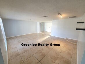 7741 Treasure Pointe Dr in Port Richey, FL - Foto de edificio - Building Photo