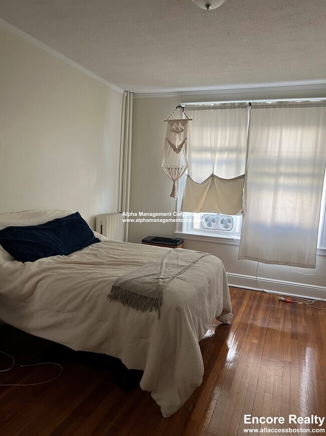 94 Maple St in Malden, MA - Foto de edificio - Building Photo