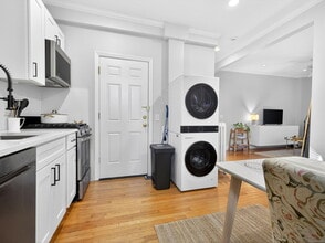 1576 Cambridge St, Unit 1R in Cambridge, MA - Building Photo - Building Photo