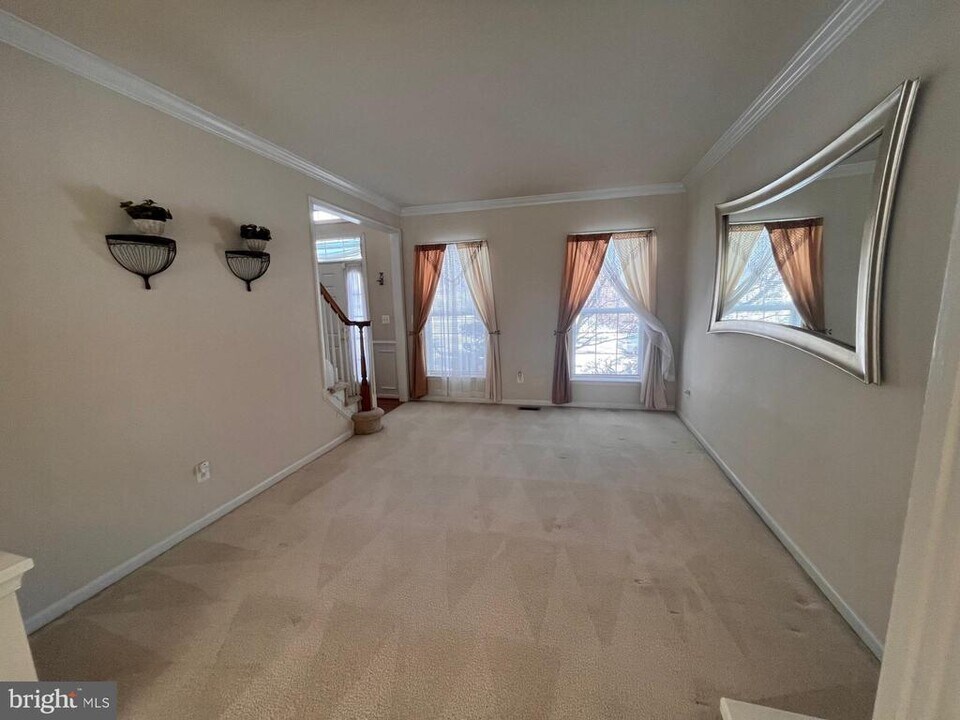 15405 Stacys Ridge Ct in Woodbridge, VA - Building Photo