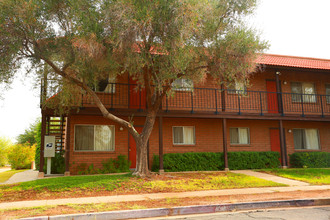 University Arms Student Apartments in Tucson, AZ - Building Photo - Building Photo