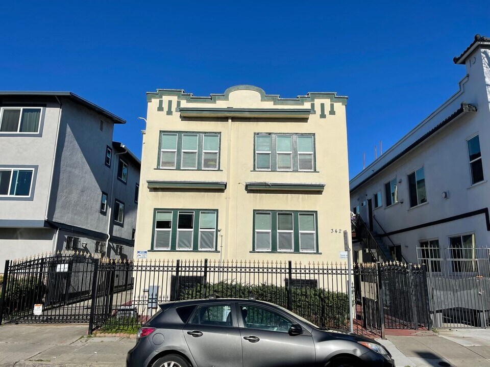 342 E 15th St in Oakland, CA - Building Photo