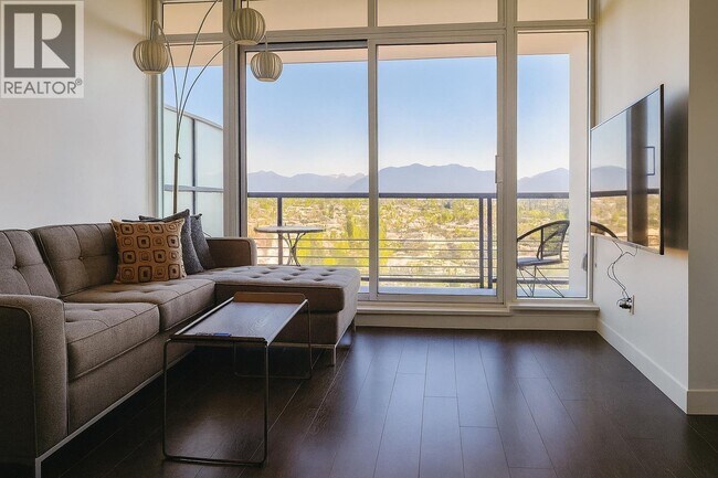 4720 Lougheed Hwy. in Burnaby, BC - Building Photo - Building Photo