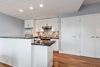440 Kent Ave in Brooklyn, NY - Building Photo - Building Photo