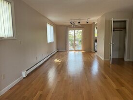 42 Fenwood Rd in Worcester, MA - Building Photo