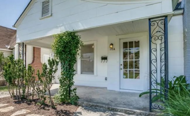 property at 1914 W Magnolia Ave