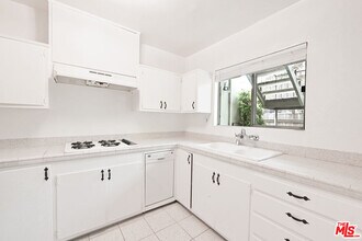 1868 10th St in Santa Monica, CA - Foto de edificio - Building Photo