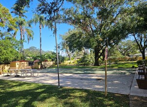 1845 S Highland Ave, Unit 11 in Clearwater, FL - Building Photo - Building Photo