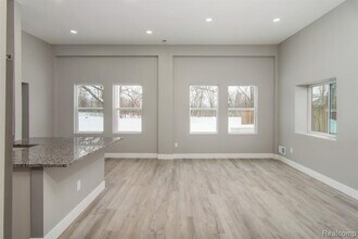 2455 Crumb Rd in Commerce Township, MI - Building Photo - Building Photo