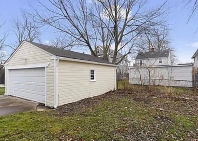 2211 Eldred Ave, Unit Eldred Lower in Lakewood, OH - Foto de edificio - Building Photo