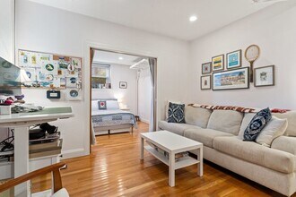 130 Longwood Ave in Brookline, MA - Building Photo - Building Photo