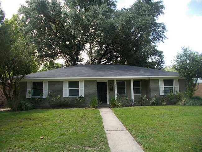 property at 5851 Effingham Dr