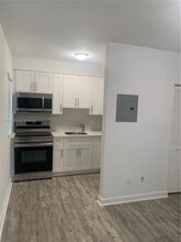 1218 Salzedo St in Coral Gables, FL - Building Photo - Building Photo
