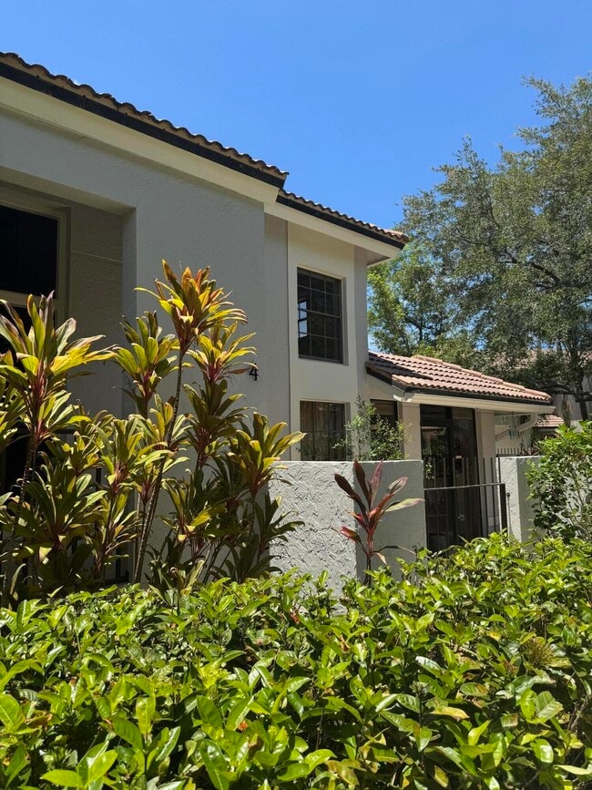 364 Prestwick Cir in Palm Beach Gardens, FL - Building Photo - Building Photo