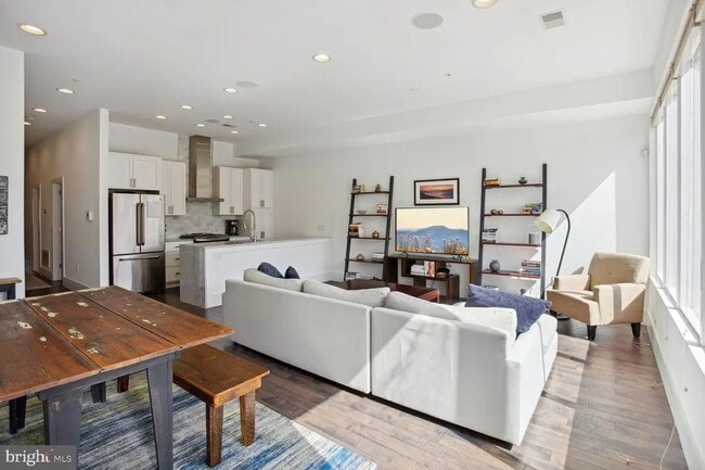 1230 Fairmont St NW, Unit 3 in Washington, DC - Building Photo - Building Photo