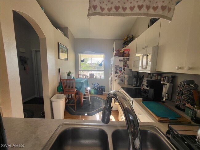 property at 6655 Huntington Lakes Cir