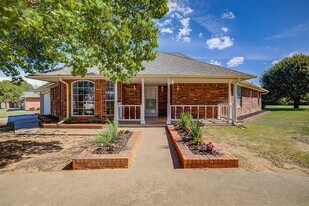 1700 Strawberry Hl in Midwest City, OK - Building Photo