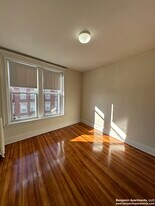 18 Mount Hood Rd, Unit 3 in Boston, MA - Building Photo