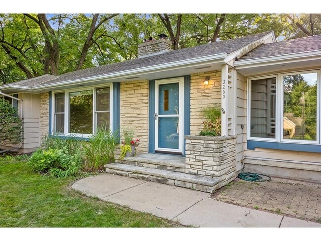 3200 Chase Dr in Minnetonka, MN - Building Photo - Building Photo