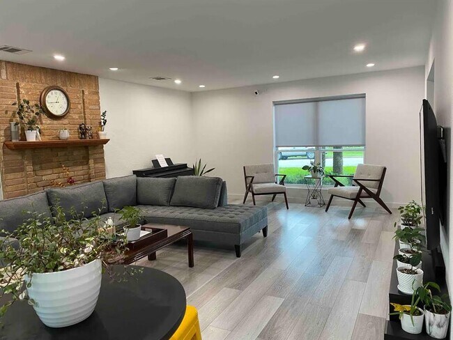 4102 Columbine Dr in Austin, TX - Building Photo - Building Photo