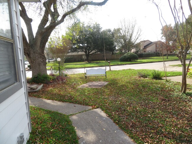 12824 Westpark Dr in Houston, TX - Building Photo - Building Photo