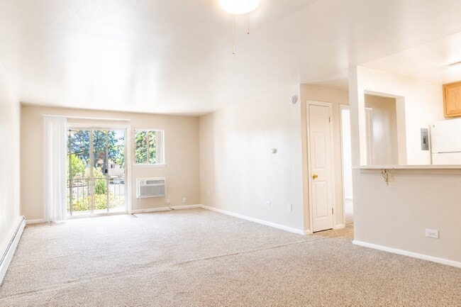 1375 Everett Ct, Unit 204