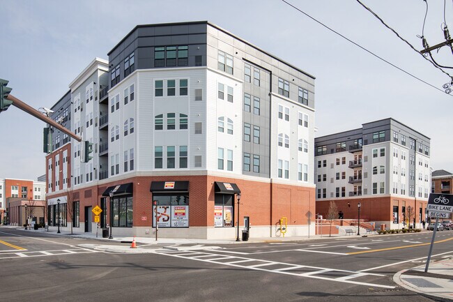 The Core in Ronkonkoma, NY - Foto de edificio - Building Photo