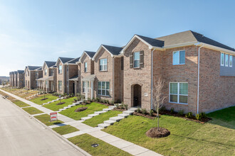 Cloverleaf Crossing Townhomes in Mesquite, TX - Building Photo - Building Photo