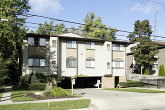 Treehouse South Apartments in East Lansing, MI - Building Photo - Building Photo