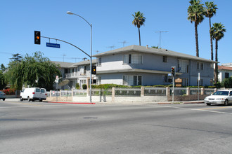 3901 W 4th St in Los Angeles, CA - Building Photo - Building Photo