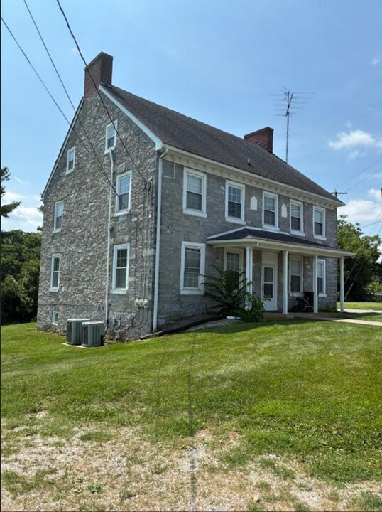 4875 Hanover Rd in Hanover, PA - Building Photo