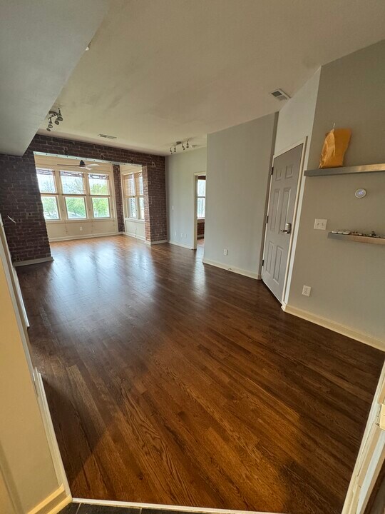 200 E 43rd St, Unit Berkeley condo in Kansas City, MO - Foto de edificio