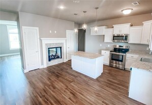 1718 Charismatic Dr in Prairie Grove, AR - Building Photo