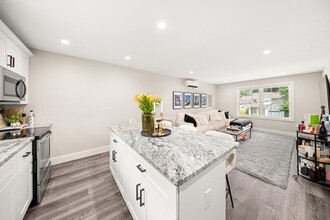 25 Lorraine Ct in Northport, NY - Building Photo - Building Photo