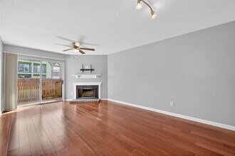 18800 Egret Bay Blvd, Unit 1207 in Houston, TX - Building Photo - Building Photo