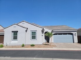 240 E Shamrock Dr in Chandler, AZ - Building Photo