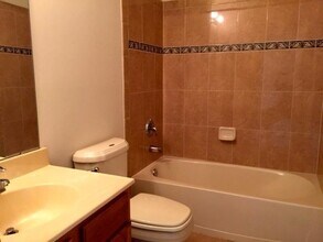34 Tellicherry Ct in Jersey City, NJ - Building Photo - Building Photo