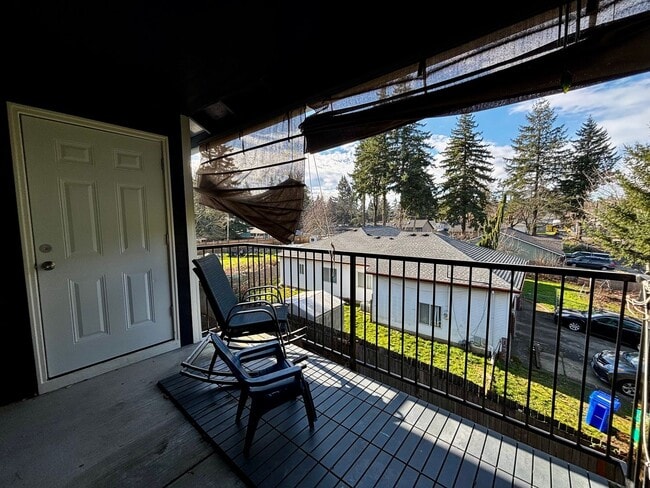 697 NE 162nd Ave in Portland, OR - Building Photo - Building Photo