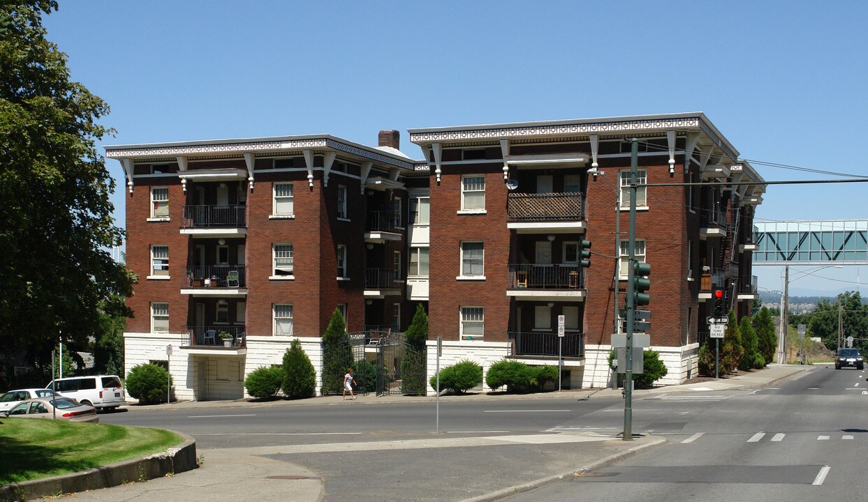 Cambridge Court Apartments in Spokane, WA - Building Photo