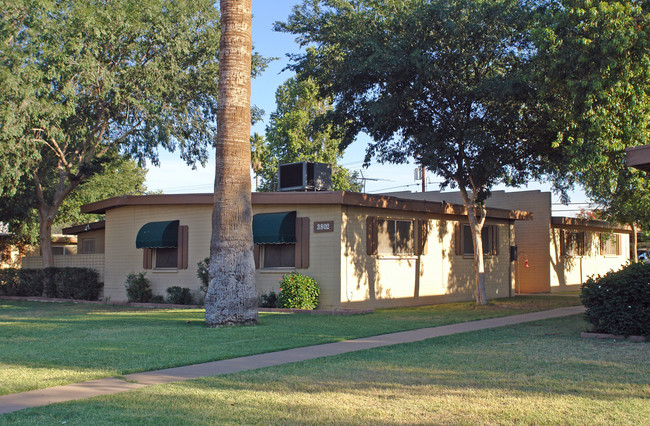 Western Arms Apartments in Phoenix, AZ - Foto de edificio - Building Photo