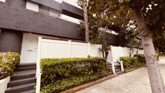 17836 Magnolia Blvd in Encino, CA - Building Photo