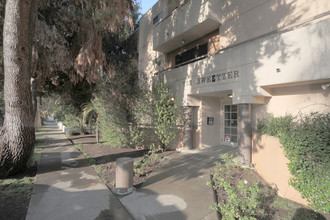 749-755 N Sweetzer Ave in Los Angeles, CA - Building Photo - Building Photo