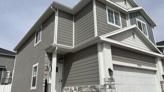 7261 N Silver Spring Way in Eagle Mountain, UT - Building Photo