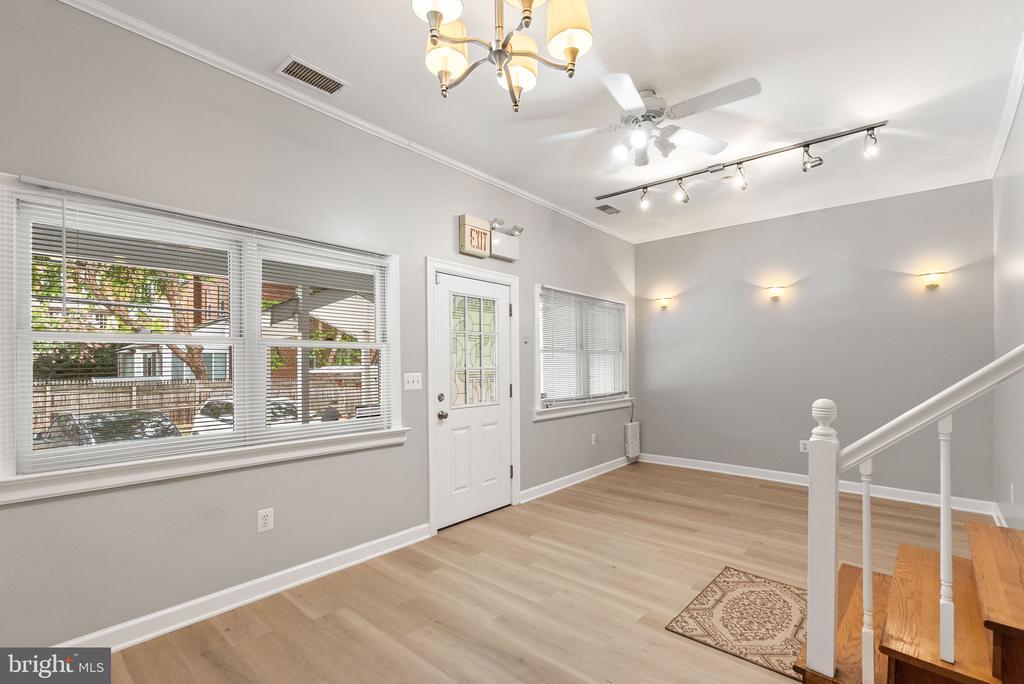5107 MacArthur Blvd NW in Washington, DC - Building Photo